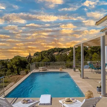 Villa Guesto With Private Pool Anafonítria