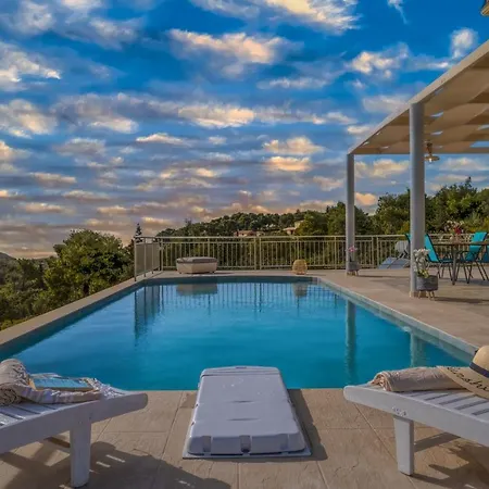 Villa Guesto With Private Pool Anafonítria